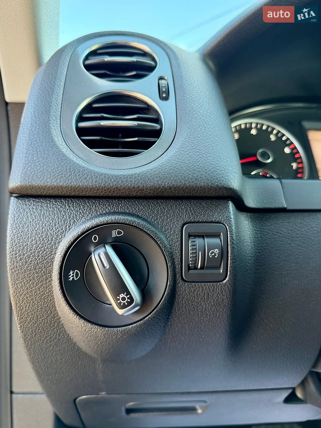 2014 Volkswagen Tiguan - мініатюра 42
