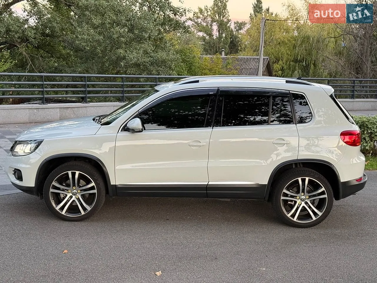 2016 Volkswagen Tiguan - мініатюра 8