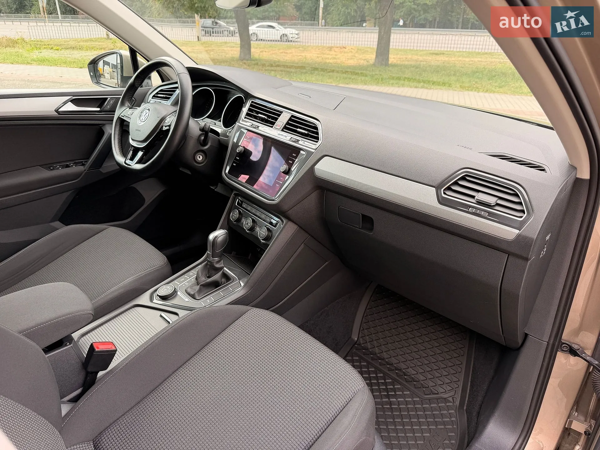 2017 Volkswagen Tiguan - мініатюра 23