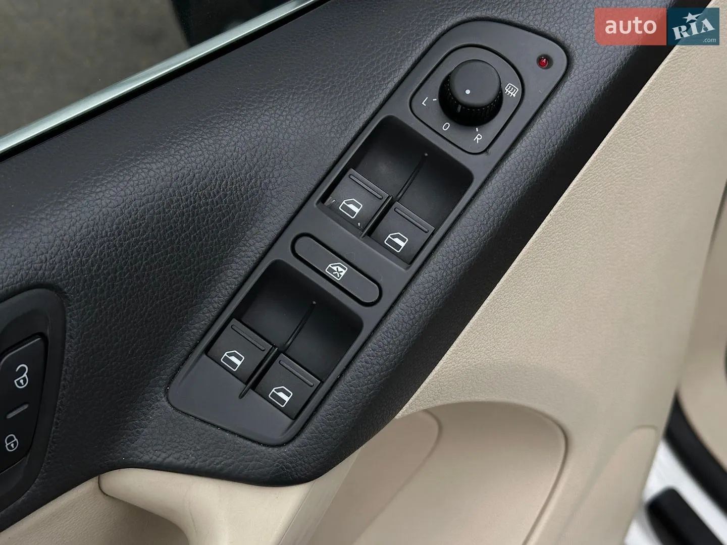 2010 Volkswagen Tiguan - мініатюра 26