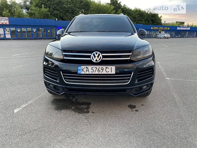 Внедорожник / Кроссовер Volkswagen Touareg R 2014 в Киеве
