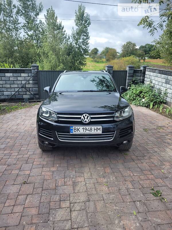 Внедорожник / Кроссовер Volkswagen Touareg R 2014 в Ровно