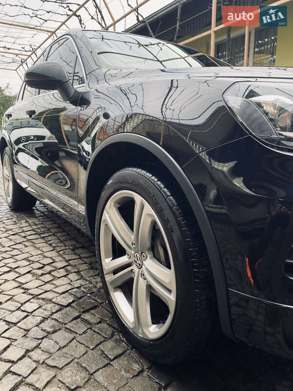 Внедорожник / Кроссовер Volkswagen Touareg R 2014 в Иршаве