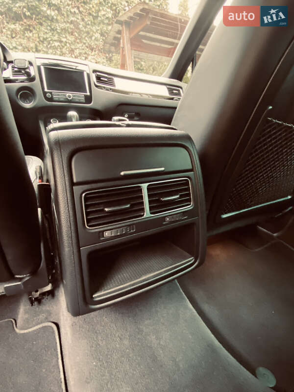 Внедорожник / Кроссовер Volkswagen Touareg R 2014 в Иршаве