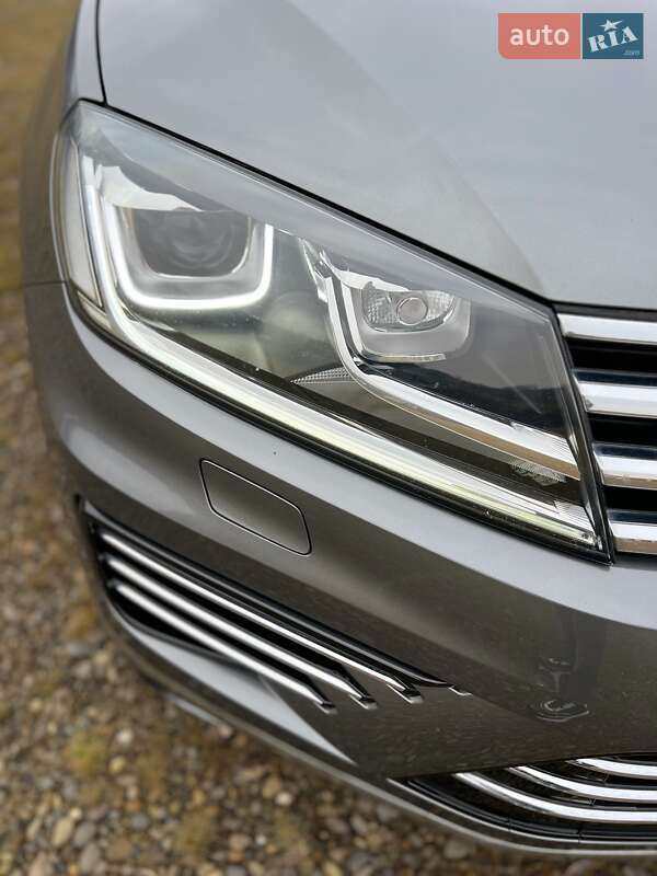Позашляховик / Кросовер Volkswagen Touareg R 2017 в Чернівцях