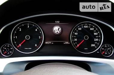 Внедорожник / Кроссовер Volkswagen Touareg 2011 в Киеве