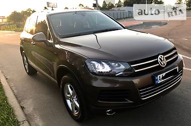 Внедорожник / Кроссовер Volkswagen Touareg 2015 в Киеве