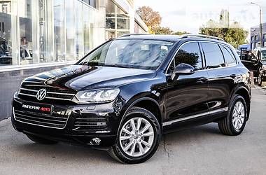 Внедорожник / Кроссовер Volkswagen Touareg 2014 в Киеве