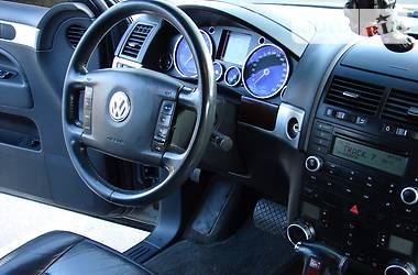 Внедорожник / Кроссовер Volkswagen Touareg 2005 в Ровно