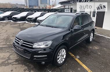 Внедорожник / Кроссовер Volkswagen Touareg 2011 в Киеве