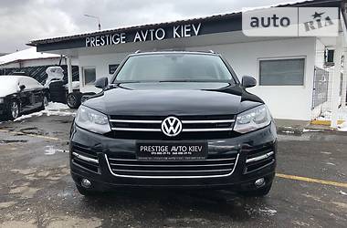 Внедорожник / Кроссовер Volkswagen Touareg 2011 в Киеве