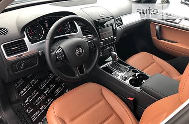 Внедорожник / Кроссовер Volkswagen Touareg 2011 в Киеве