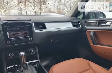 Внедорожник / Кроссовер Volkswagen Touareg 2011 в Киеве