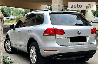 Внедорожник / Кроссовер Volkswagen Touareg 2013 в Днепре