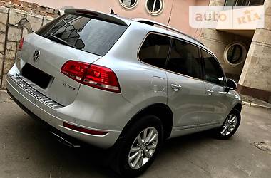 Внедорожник / Кроссовер Volkswagen Touareg 2013 в Днепре