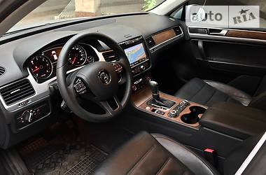 Внедорожник / Кроссовер Volkswagen Touareg 2013 в Днепре