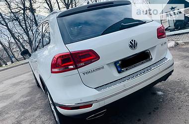 Позашляховик / Кросовер Volkswagen Touareg 2018 в Києві