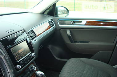 Внедорожник / Кроссовер Volkswagen Touareg 2013 в 