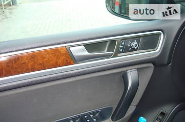 Внедорожник / Кроссовер Volkswagen Touareg 2013 в 