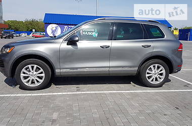 Позашляховик / Кросовер Volkswagen Touareg 2014 в 