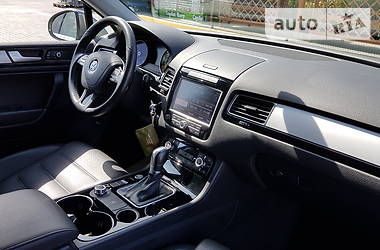 Позашляховик / Кросовер Volkswagen Touareg 2014 в 