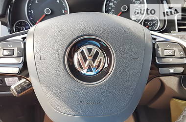 Позашляховик / Кросовер Volkswagen Touareg 2014 в 