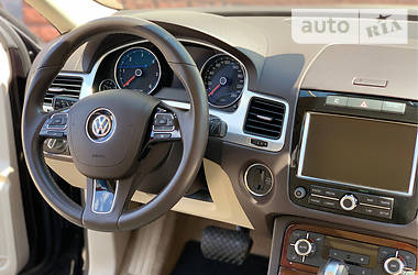 Внедорожник / Кроссовер Volkswagen Touareg 2012 в Ровно