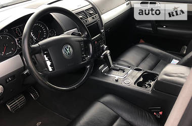 Позашляховик / Кросовер Volkswagen Touareg 2004 в 