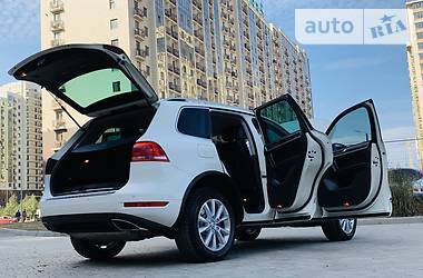 Позашляховик / Кросовер Volkswagen Touareg 2012 в Одесі