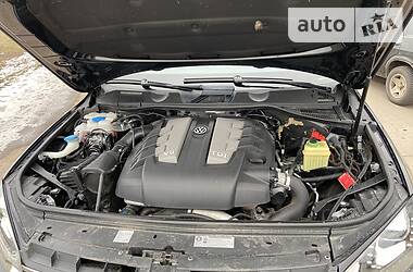 Позашляховик / Кросовер Volkswagen Touareg 2012 в 