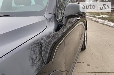 Позашляховик / Кросовер Volkswagen Touareg 2012 в 