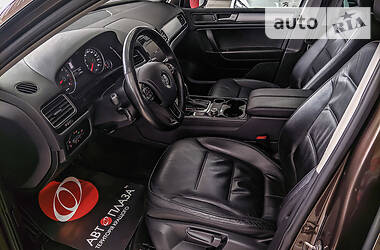 Позашляховик / Кросовер Volkswagen Touareg 2011 в 