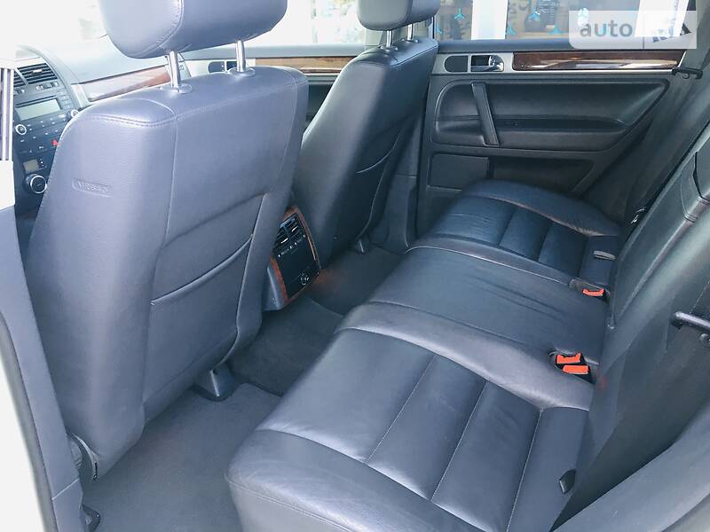 Позашляховик / Кросовер Volkswagen Touareg 2008 в Новомосковську