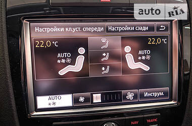 Позашляховик / Кросовер Volkswagen Touareg 2011 в 