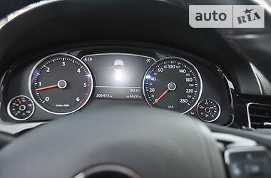 Позашляховик / Кросовер Volkswagen Touareg 2012 в 