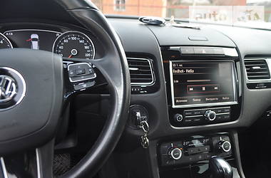 Позашляховик / Кросовер Volkswagen Touareg 2012 в 