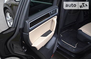 Позашляховик / Кросовер Volkswagen Touareg 2016 в 