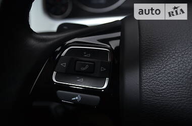 Позашляховик / Кросовер Volkswagen Touareg 2016 в 
