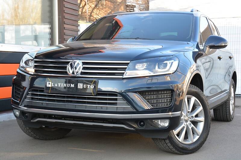 Позашляховик / Кросовер Volkswagen Touareg 2015 в Одесі