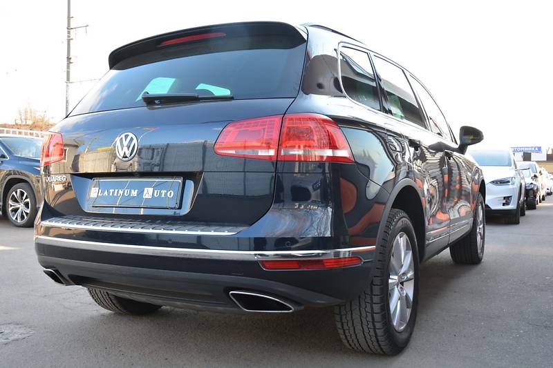 Позашляховик / Кросовер Volkswagen Touareg 2015 в Одесі