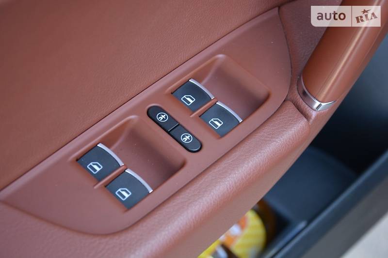 Позашляховик / Кросовер Volkswagen Touareg 2015 в Одесі
