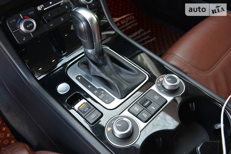 Позашляховик / Кросовер Volkswagen Touareg 2015 в Одесі