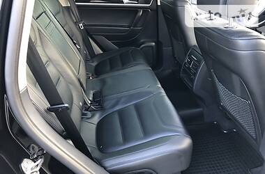 Позашляховик / Кросовер Volkswagen Touareg 2017 в 