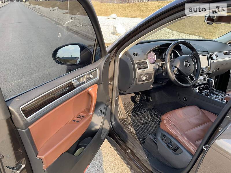 Позашляховик / Кросовер Volkswagen Touareg 2016 в Дніпрі фото 16 Позашляховик / Кросовер Volkswagen Touareg 2016 в Дніпрі