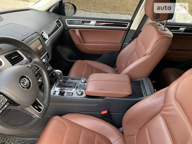 Позашляховик / Кросовер Volkswagen Touareg 2016 в Дніпрі фото 26 Позашляховик / Кросовер Volkswagen Touareg 2016 в Дніпрі