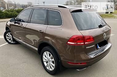 Позашляховик / Кросовер Volkswagen Touareg 2014 в 