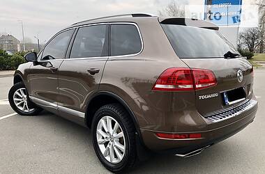 Позашляховик / Кросовер Volkswagen Touareg 2014 в 