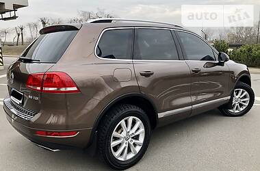 Позашляховик / Кросовер Volkswagen Touareg 2014 в 
