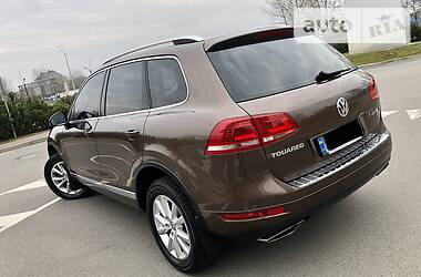 Позашляховик / Кросовер Volkswagen Touareg 2014 в 