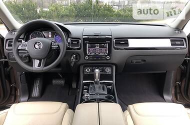 Позашляховик / Кросовер Volkswagen Touareg 2014 в 